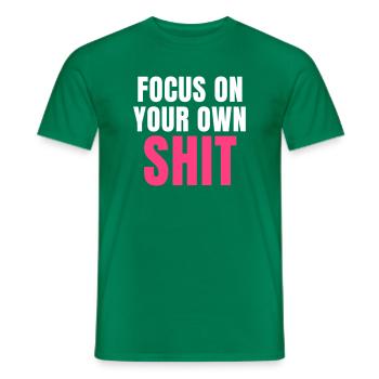 Concentre-toi sur ta propre phrase malicieuse - T-shirt homme - vert - Devant - AI Model Male 178 dark (178cm)
