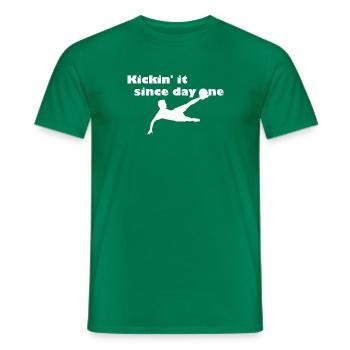 Kickin' it since first day - blanc - T-shirt homme - vert - Devant - AI Model Male 178 dark (178cm)