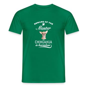 Beware of the master, harmless Chihuahua - Männer T-Shirt - Kelly Green - Vorne - AI Model Male 178 dark (178cm)