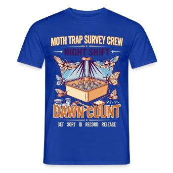 Nachtdienst Mottenfalle Morgendämmerung - Männer T-Shirt - Dunkelblau - Vorne - AI Model Male 178 light (178cm)