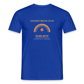 Golden Hour Club - Männer T-Shirt - Dunkelblau - Vorne - AI Model Male 178 light (178cm)