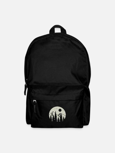 Wald in der Nacht - Wandern - Otdoor - Natur - Rucksack - Schwarz