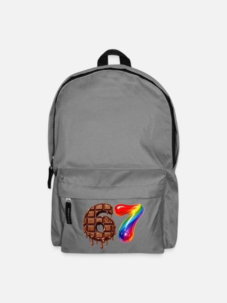 67 - 6 7 - Six Seven Meme - Schokolade - Rucksack - Mittelgrau