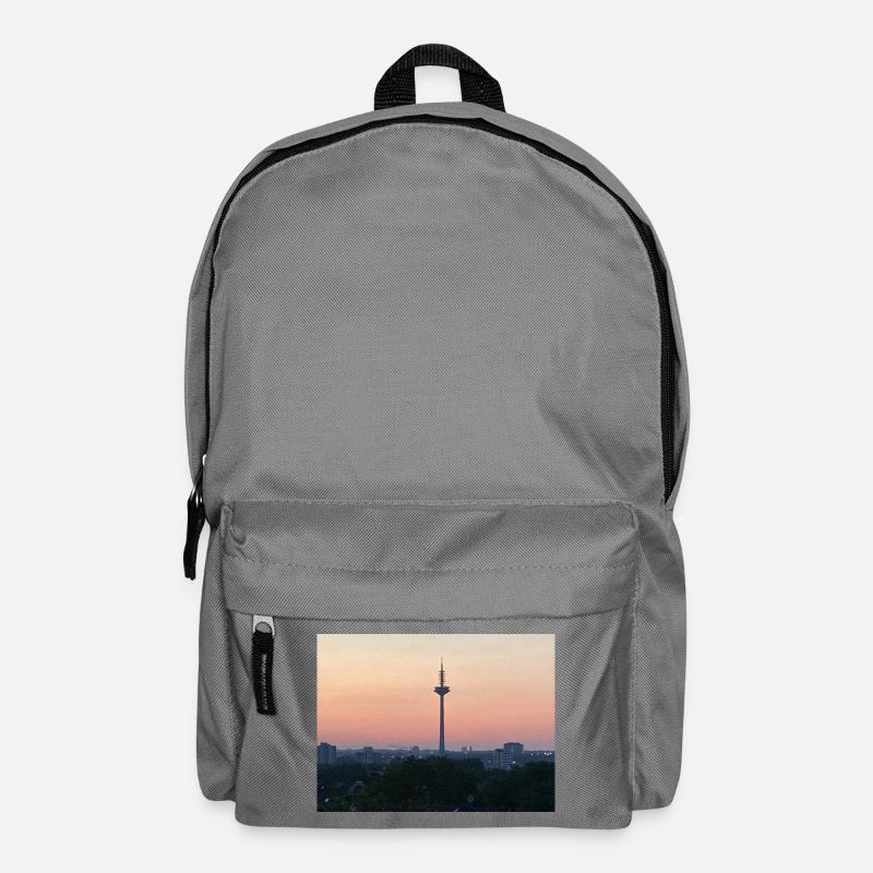 Dämmerungsskyline mit Turm-Silhouette - Rucksack - Mittelgrau