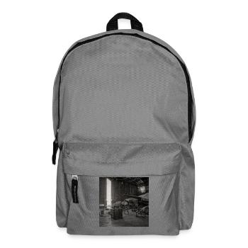 Photographie Noir dans un hangar d’avion vintage Animal - Sac à dos - gris éléphant - Devant