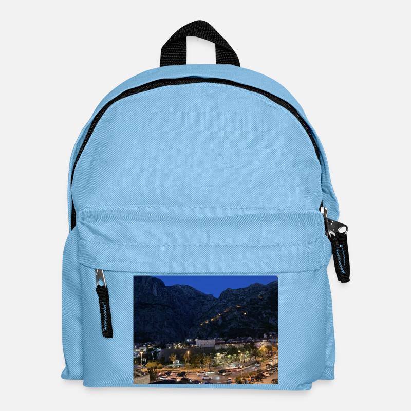 Evening atmosphere in Bergdorf - Kids' Backpack - light blue