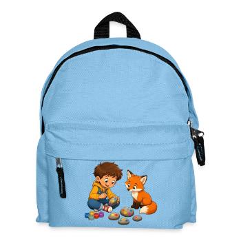 Junge bemalt bunte Steine mit neugierigem Fuchs - Kinder Rucksack - Hellblau - Vorne