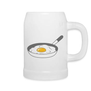 bratpfanne spiegelei kochen braten essen ei eigelb - Bierkrug - Weiß - Rechts