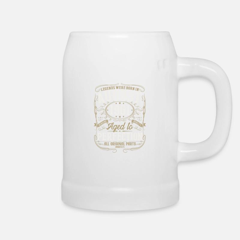 August 1961 geboren Vintage Retro Geburtstag - Bierkrug - Weiß