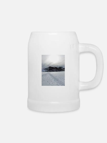 Schneebedeckter Horizont unter blasser Sonne - Bierkrug - Weiß