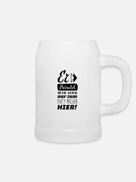 er heiratet wir hier - Bierkrug - Weiß