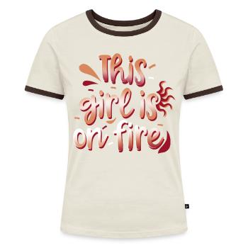 This Girl is on Fire - Frauen Kontrast-T-Shirt - Off-White/Dunkelbraun - Vorne - AI Model Female 172 dark (172cm)