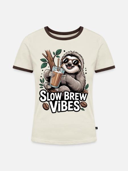 Kaffee Vibes mit Faultier - Frauen Kontrast-T-Shirt - Off-White/Dunkelbraun