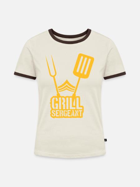 Grill Sergeant Grillparty Barbecue - Frauen Kontrast-T-Shirt - Off-White/Dunkelbraun