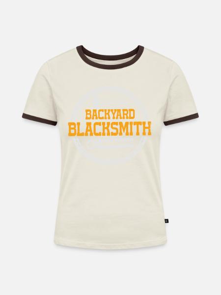 Backyard Blacksmith Amboss Schmied - Frauen Kontrast-T-Shirt - Off-White/Dunkelbraun