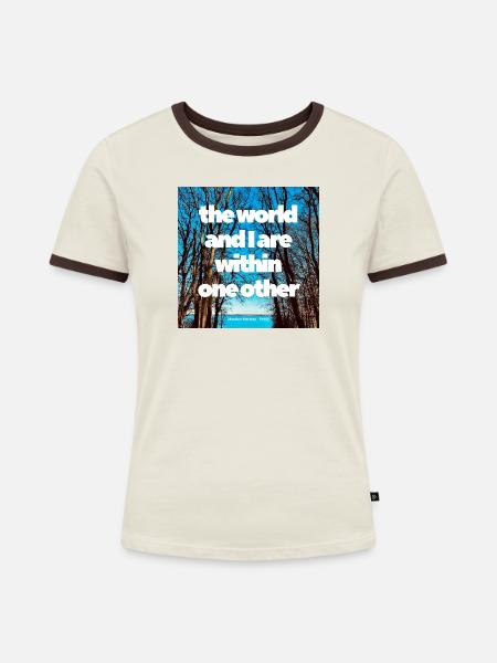 the world and I - Frauen Kontrast-T-Shirt - Off-White/Dunkelbraun