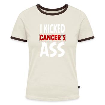 I Kicked Cancer´s Ass shirt cancer survivor - Frauen Kontrast-T-Shirt - Off-White/Dunkelbraun - Vorne - AI Model Female 172 dark (172cm)