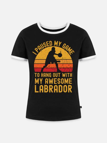 Basketball und Labrador - Frauen Kontrast-T-Shirt - Schwarz/Weiß
