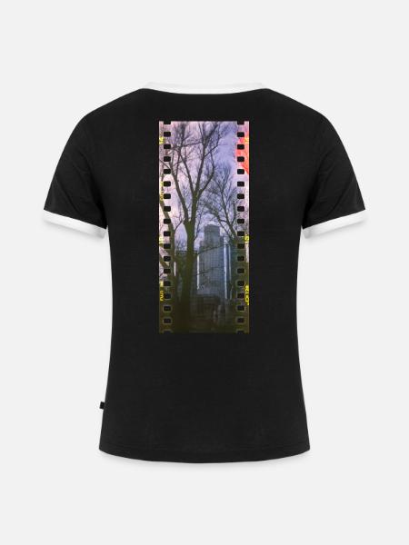 Frankfurt Skyline Panorama - Frauen Kontrast-T-Shirt - Schwarz/Weiß