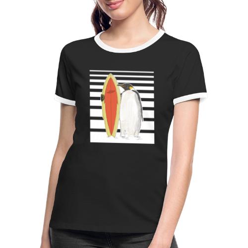 Pinguin mit Surfboard (Streifen) - Frauen Kontrast-T-Shirt