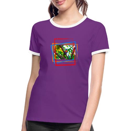 Bunter Papagei auf einem Ast mit farbigen Akzenten - Frauen Kontrast-T-Shirt