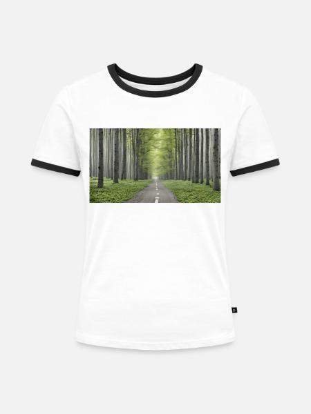 Strasse im Wald - Frauen Kontrast-T-Shirt - Weiß/Schwarz