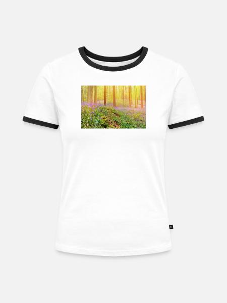 Sonnenbeschienener Blauglockenwald-Glow - Frauen Kontrast-T-Shirt - Weiß/Schwarz