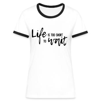 Life is too short to wait - Leben ist zu kurz - Frauen Kontrast-T-Shirt - Weiß/Schwarz - Vorne - Selfina (174cm)