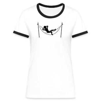 Entspannt in der Hängematte - Frauen Kontrast-T-Shirt - Weiß/Schwarz - Vorne - Selfina (174cm)
