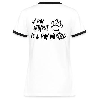 Un jour sans 🐾 est un jour 🗑 - T-shirt contrasté Femme - blanc/noir - Dos - Selfina (174cm)