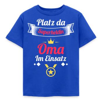 Platz da, Superheldin Oma im Einsatz - Kinder T-Shirt - Royalblau - Vorne - AI Model Kid Female (0cm)