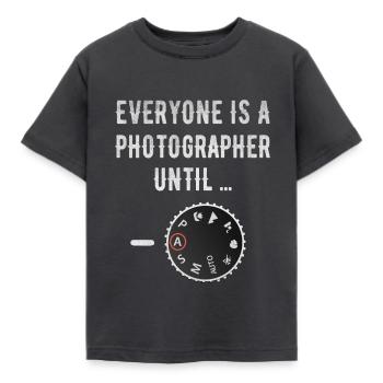 photographer - Kids' T-Shirt - dark grey - Front - AI Model Kid Female (0cm)