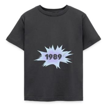 1989 - Kids' T-Shirt - dark grey - Front - AI Model Kid Female (0cm)