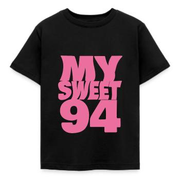 Sweet 94 - Kinder T-Shirt - Schwarz - Vorne - AI Model Kid Female (0cm)