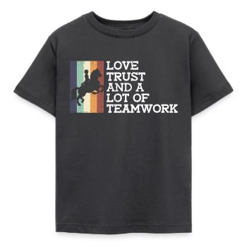 Liebe, Vertrauen und eine Menge Teamwork - - Kinder T-Shirt - Dunkelgrau - Vorne - AI Model Kid Female (0cm)
