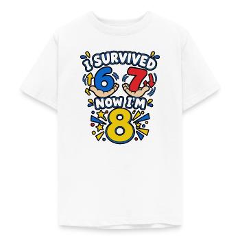Ich habe 6-7 (sechs sieben) überlebt, jetzt bin ich 8 – lustiges Meme - Teenager T-Shirt - Weiß - Vorne - AI Model Teenager Male dark (155cm)