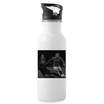 Dynamische Fußball-Action-Illustration - Trinkflasche mit integriertem Trinkhalm - Weiß - Rechts