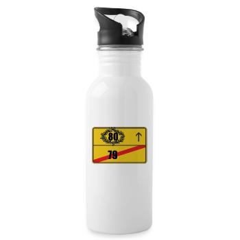 Ortsschild 80. Geburtstag Geschenk - Trinkflasche mit integriertem Trinkhalm - Weiß - Rechts