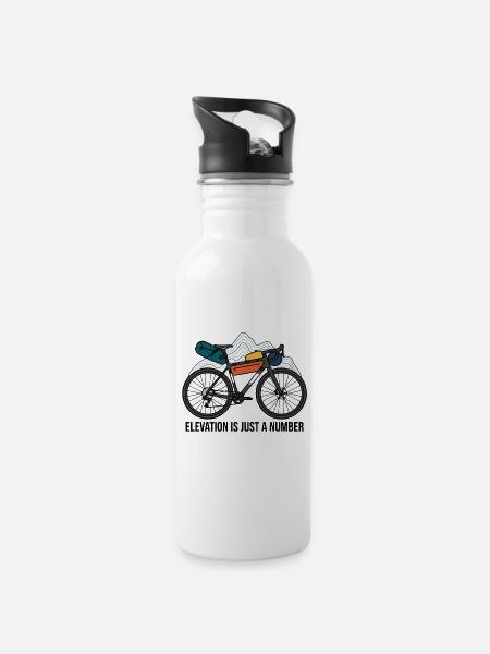 Die Höhe ist nur eine Zahl – Gravel Bikepacking Art - Trinkflasche mit integriertem Trinkhalm - Weiß