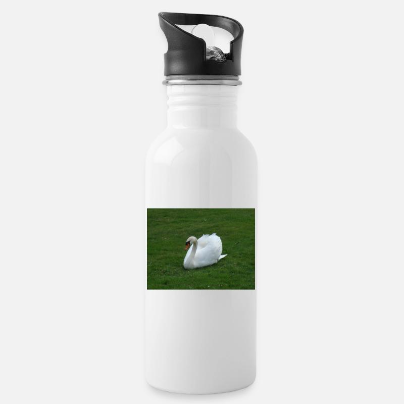Fier cygne blanc sur une prairie verdoyante - Gourde avec paille intégrée - blanc