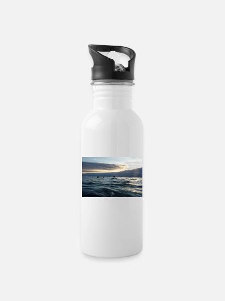 Dämmerung auf den Wellen - Trinkflasche mit integriertem Trinkhalm - Weiß