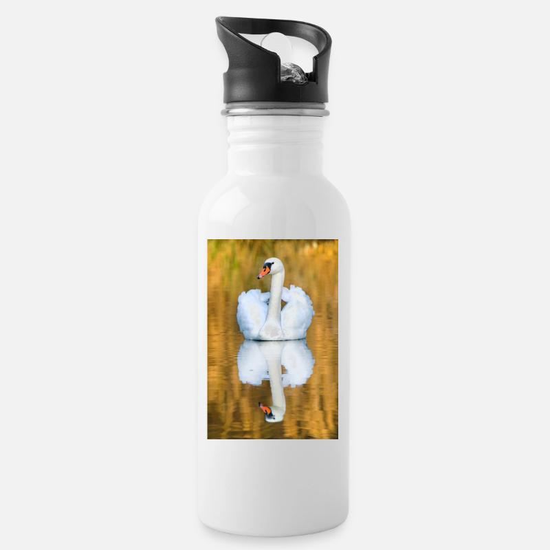 Schwanensee, Schwan im See mit Spiegelbild - Trinkflasche mit integriertem Trinkhalm - Weiß