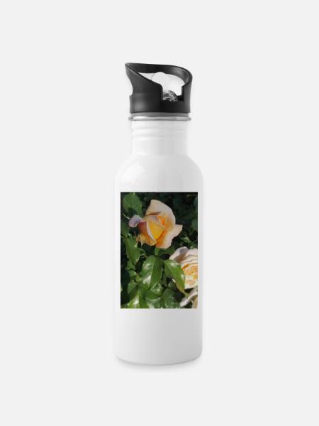 Zarte gelb-helorangene RosenKnospe - Trinkflasche mit integriertem Trinkhalm - Weiß