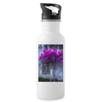 Lebendige Blüte vor rustikaler Wand - Trinkflasche mit integriertem Trinkhalm - Weiß - Rechts