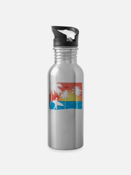 Surfer am Strand - Trinkflasche mit integriertem Trinkhalm - Lightsilver