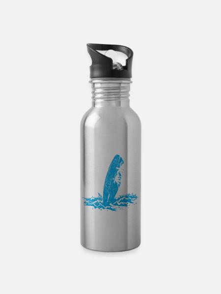 Surfbrett am Strand - Trinkflasche mit integriertem Trinkhalm - Lightsilver