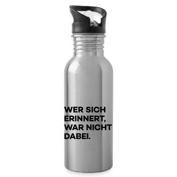Wer sich erinnert (Spruch) - Trinkflasche mit integriertem Trinkhalm - Lightsilver - Rechts