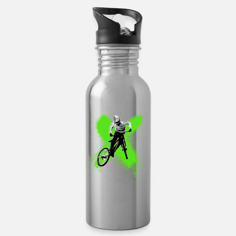 cooler Junge springt mit Mountainbike - Trinkflasche mit integriertem Trinkhalm - Lightsilver