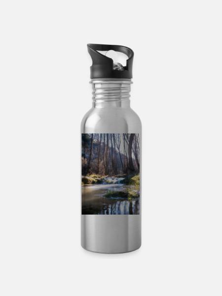 Forest River Wasserfall - Trinkflasche mit integriertem Trinkhalm -