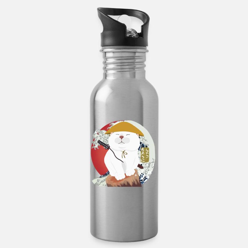 Samurai Katze sitzt auf dem Holz - Trinkflasche mit integriertem Trinkhalm - Lightsilver